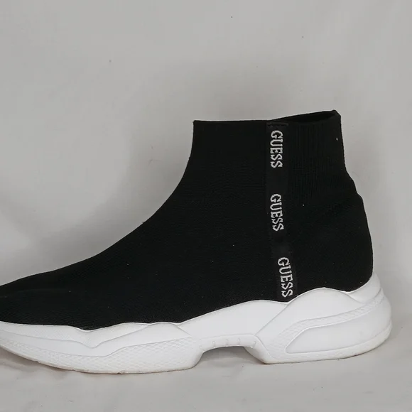 Guess - Picture 5 of 9